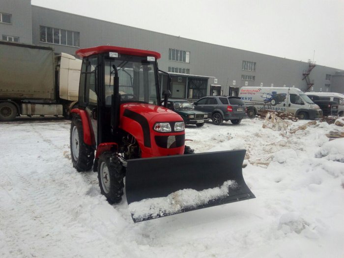 Расчистка участка парковки от снега в Красноармейске